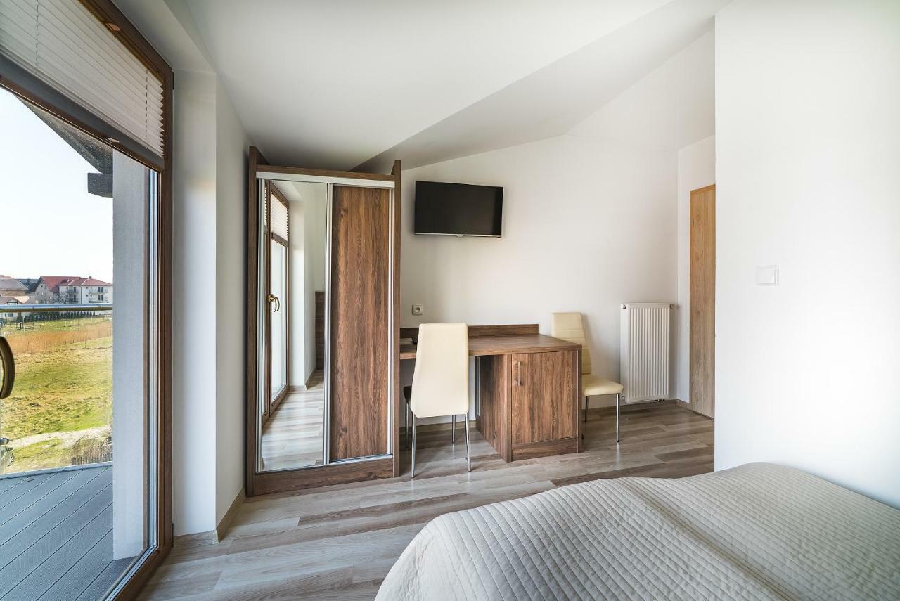 Apartamenty I Pokoje Goscinne Relax 야스타르니아 객실 사진